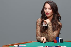 Molly Bloom table de poker jetons cartes